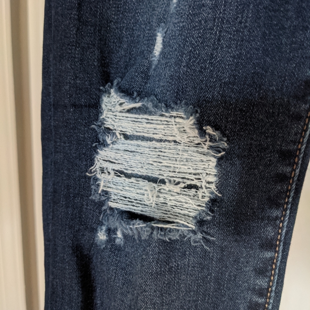 Universal Threads Ripped Skinny Jeans - Picture 3 of 5